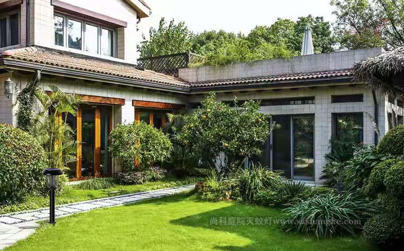 庭院草坪如何驅蚊？戶外滅蚊燈效果